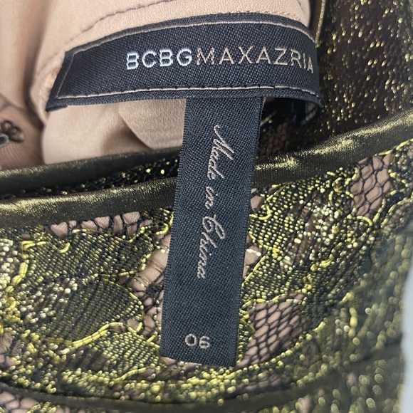 BCBG MaxAzria gold metallic lace "Tenya"
cocktail mini dress size 6 - Picture 11 of 12